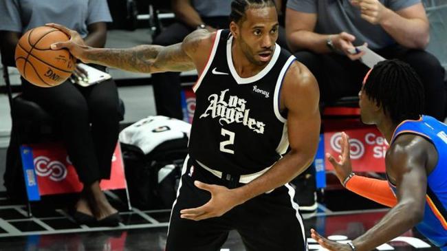 70588名现场观众，国足还是输了！王大雷出现重大失误黄油手，本人回应：那.