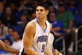 70588名现场观众，国足还是输了！王大雷出现重大失误黄油手，本人回应：那.